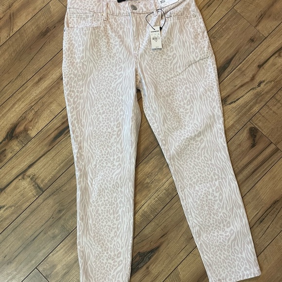 🌿 NWT Express Sz 6 pink animal print jeans